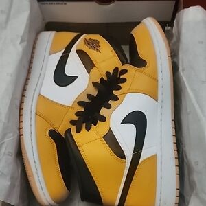 Nike Low Top Sneakers Yellow Black White